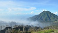 Ijen Volkanik Dağının Zirvesinde Gün Doğumuyla Karşımıza Çıkan Manzara, Banyuwangi, Endonezya